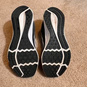 Slight worn Nike. Good condition. 4.5 youth. Black and white.